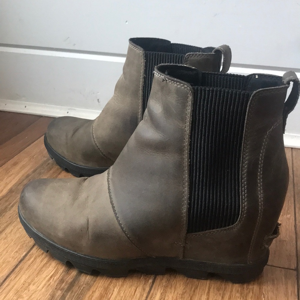 Joan of Arctic wedge